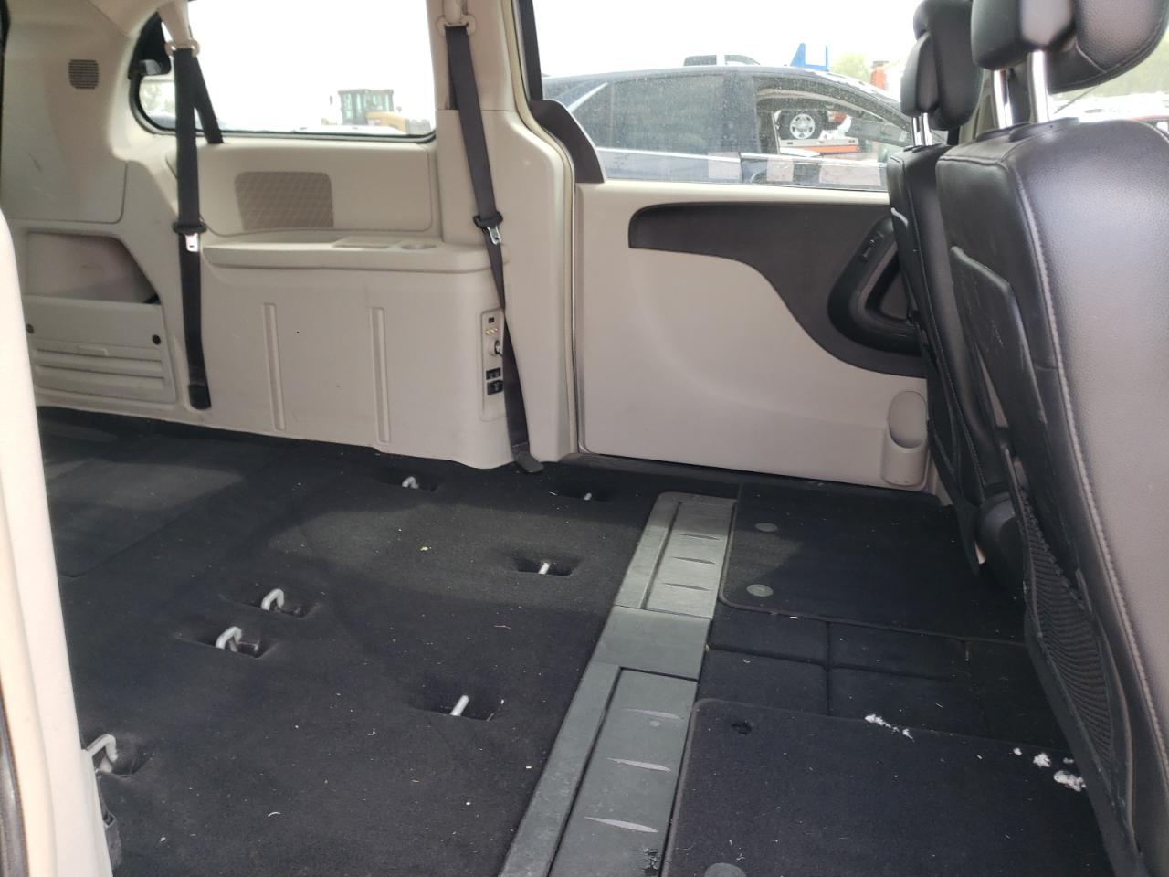 Photo 6 from auction – 2014 CHRYSLER TOWN & COU with VIN 2C4RC1BG6ER134135