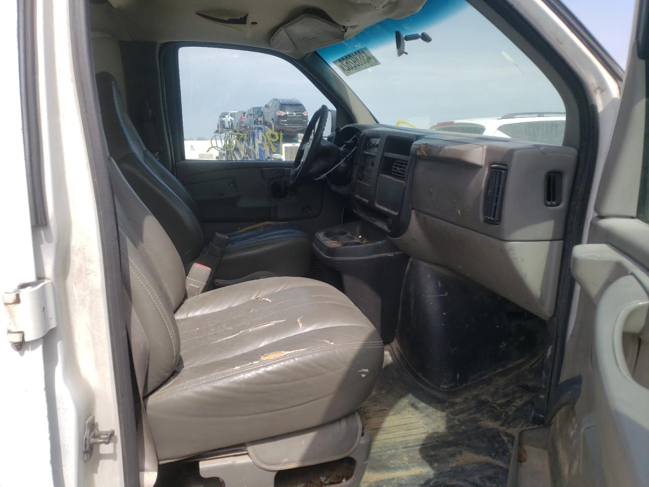 Photo 5 from auction – 2003 CHEVROLET EXPRESS G3 with VIN 1GCHG35U131175075
