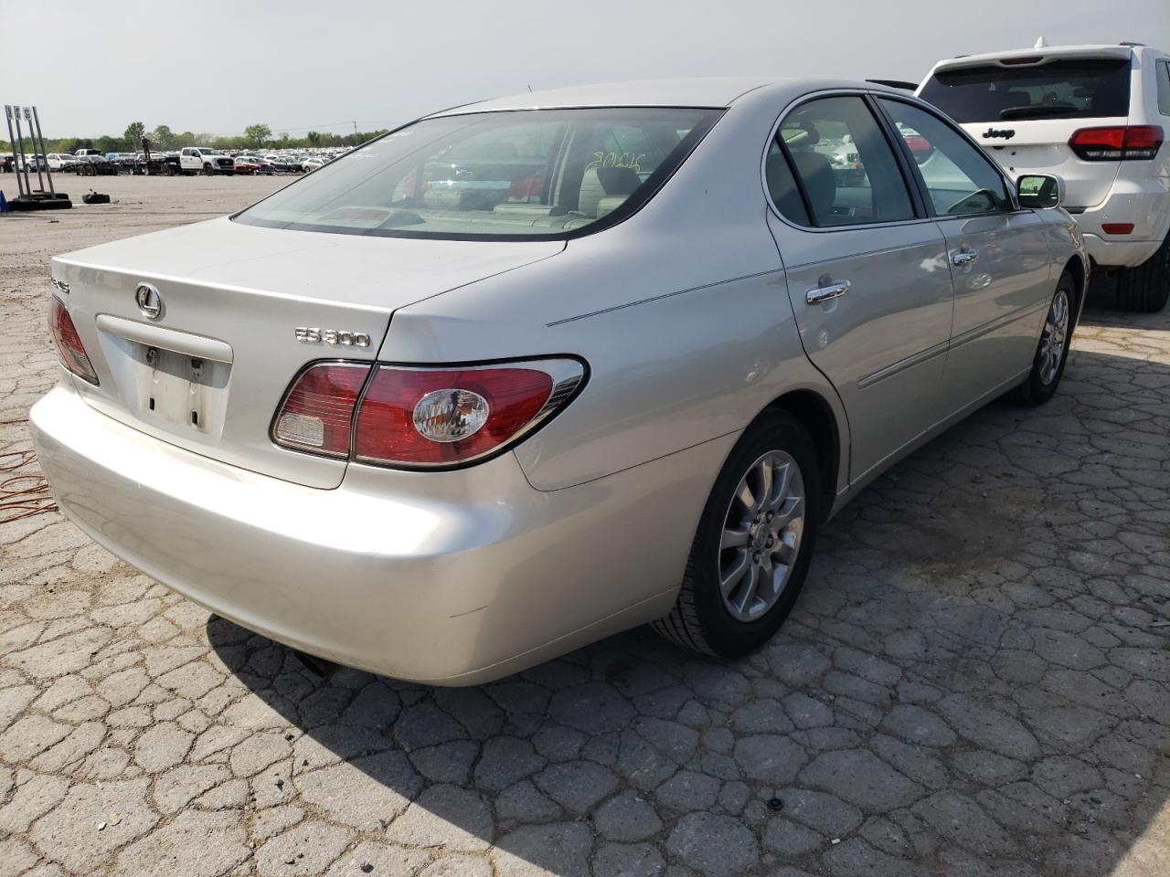 Photo 4 from auction – 2002 LEXUS ES 300 with VIN JTHBF30G420073363