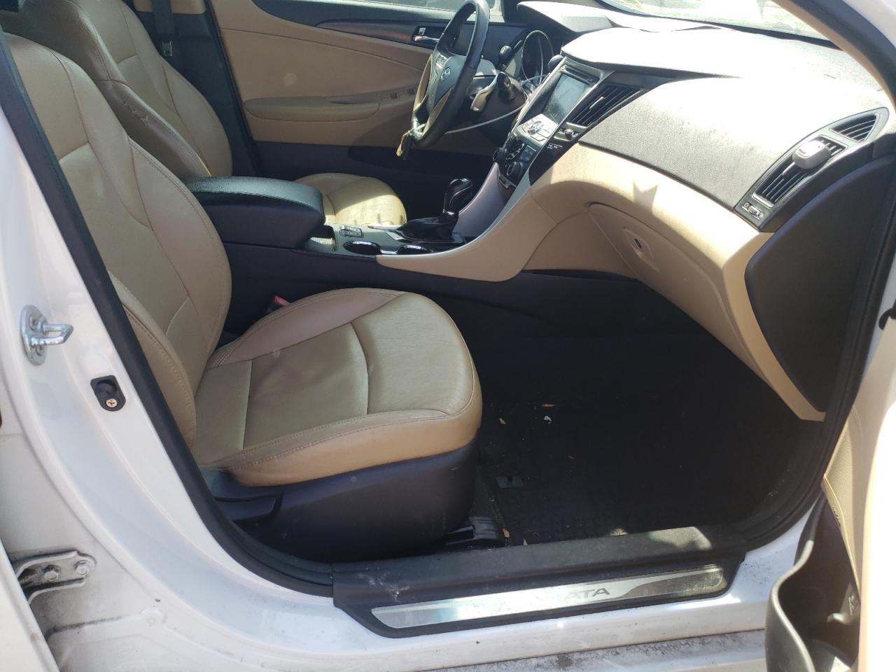 Photo 5 from auction – 2012 HYUNDAI SONATA SE with VIN 5NPEC4AB4CH354910