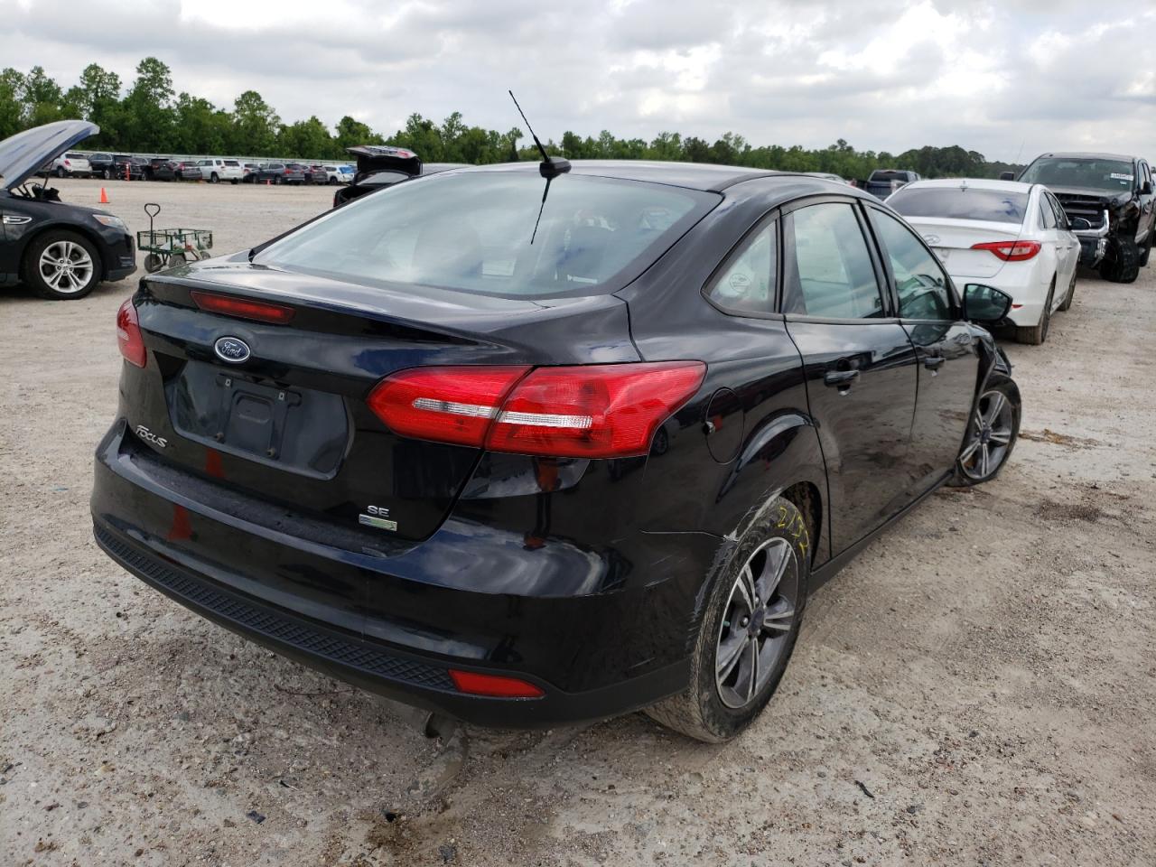 Photo 4 from auction – 2017 FORD FOCUS SE with VIN 1FADP3FEXHL263887