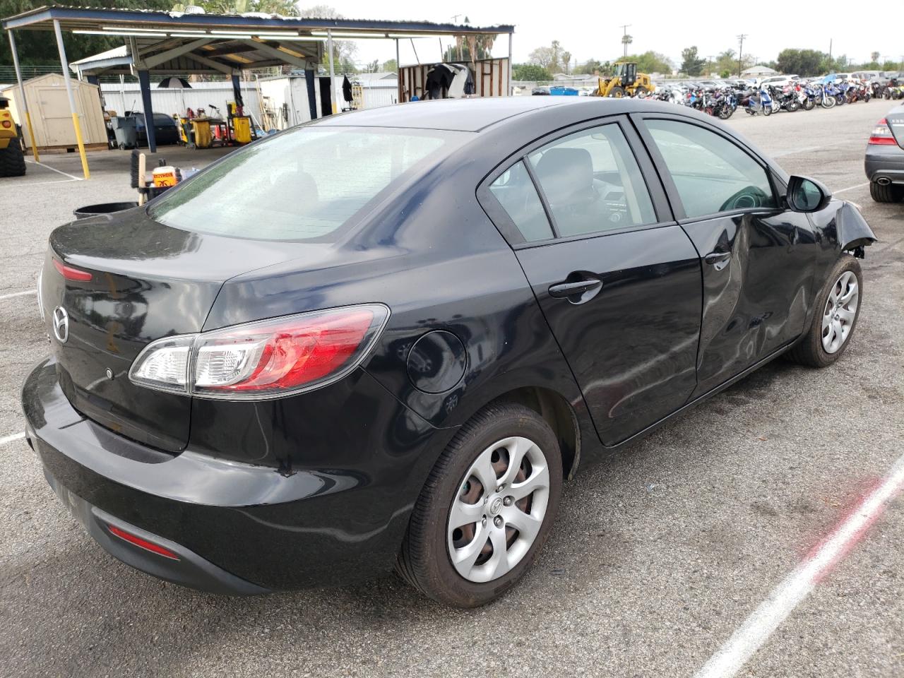 Photo 4 from auction – 2011 MAZDA 3 I with VIN JM1BL1UF8B1470164