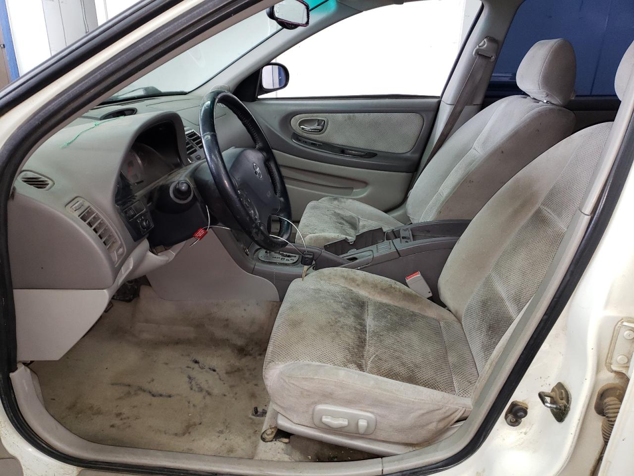 Photo 5 from auction – 2002 NISSAN MAXIMA GLE with VIN JN1DA31D32T402004