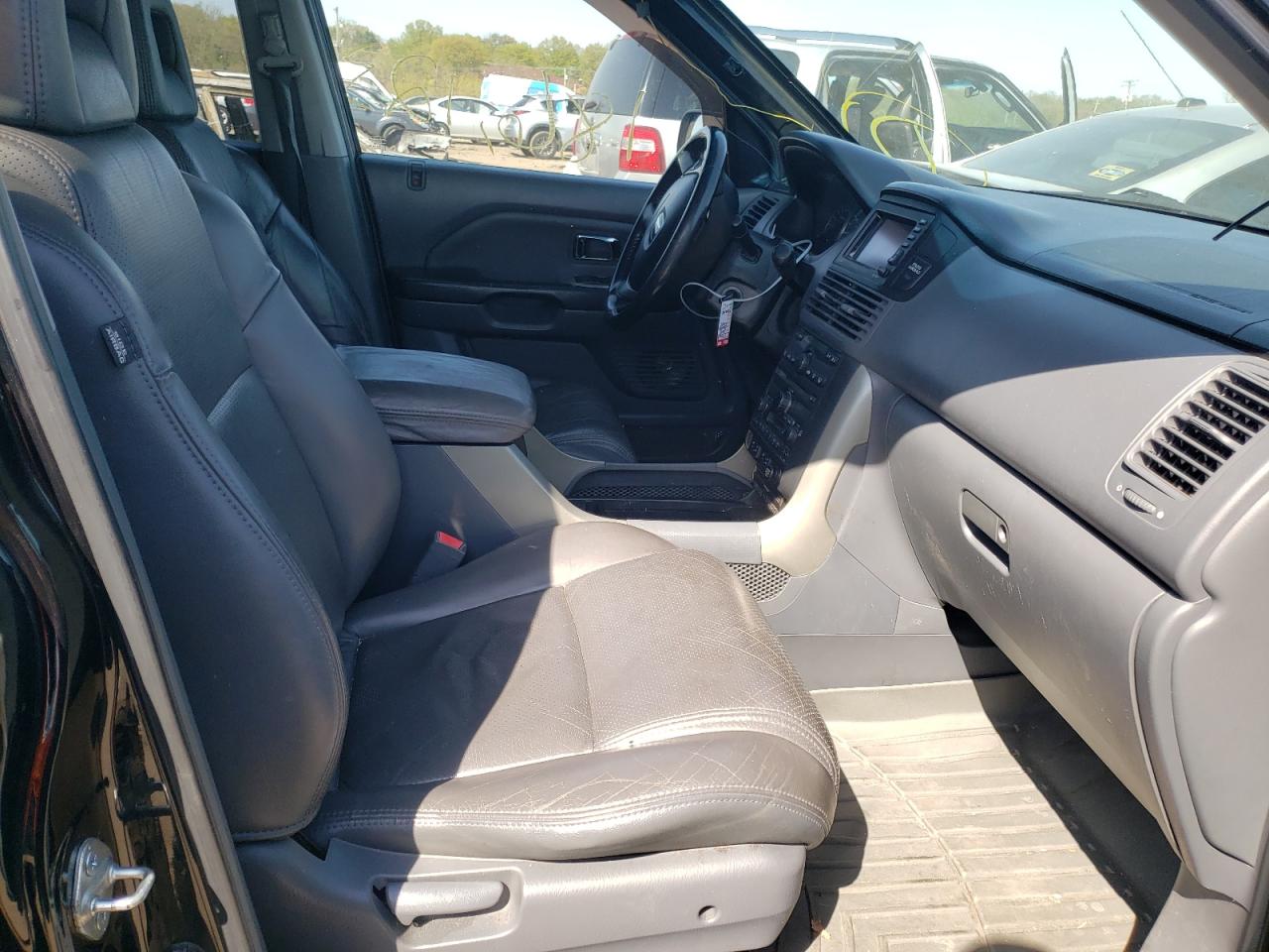 Photo 5 from auction – 2005 HONDA PILOT EXL with VIN 2HKYF18755H564925