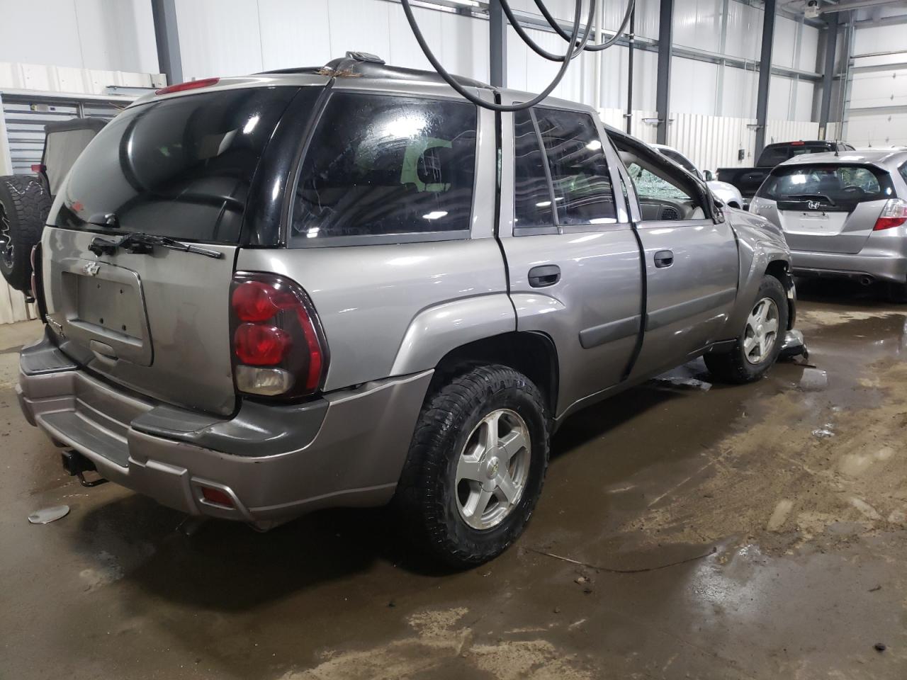 Photo 4 from auction – 2005 CHEVROLET TRAILBLAZE with VIN 1GNDT13S952349804