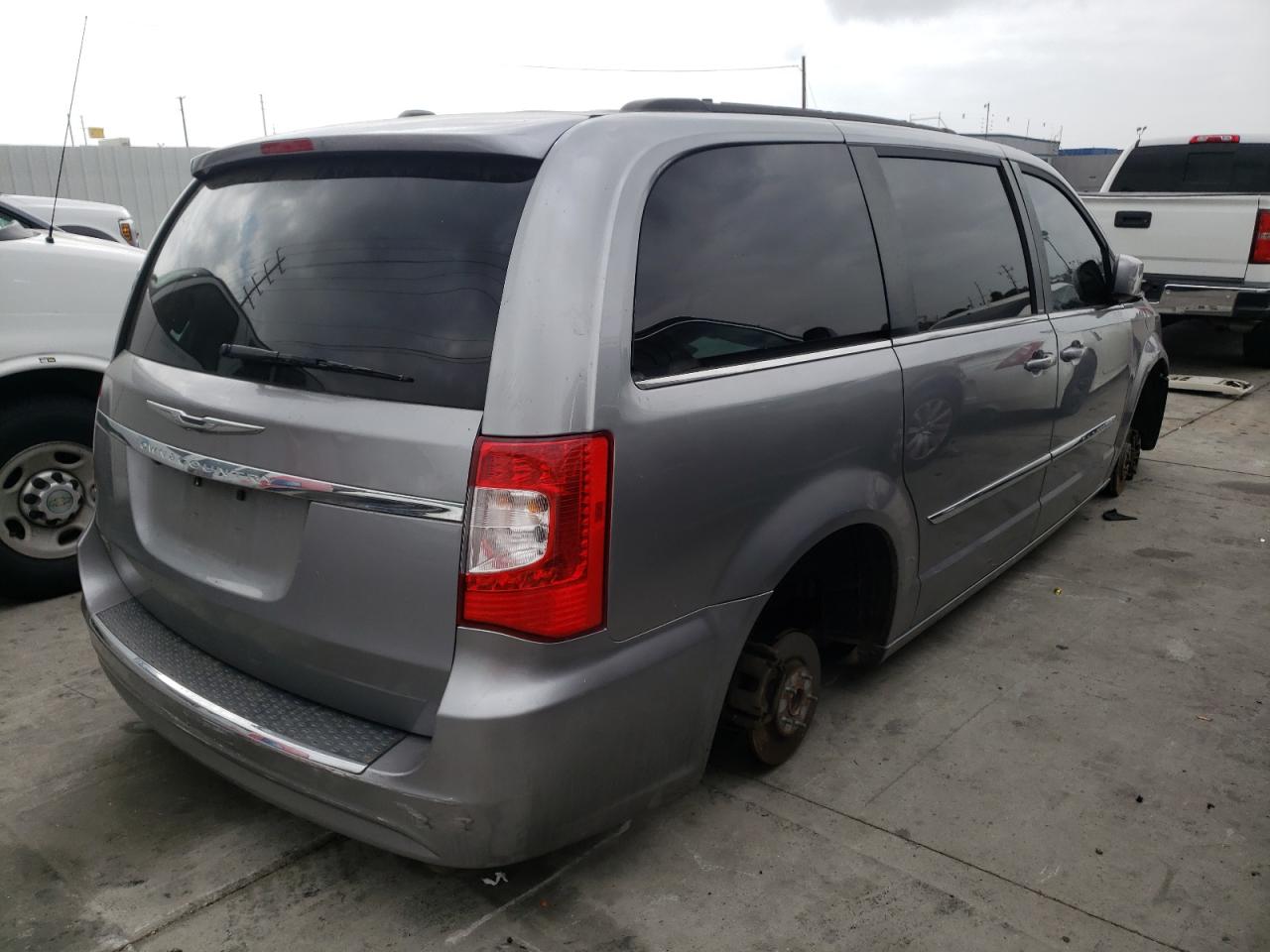 Photo 4 from auction – 2014 CHRYSLER TOWN & COU with VIN 2C4RC1BG1ER207993
