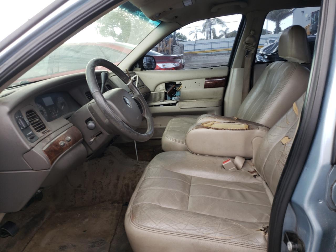 Photo 5 from auction – 2007 MERCURY GRAND MARQ with VIN 2MEFM75V07X614343