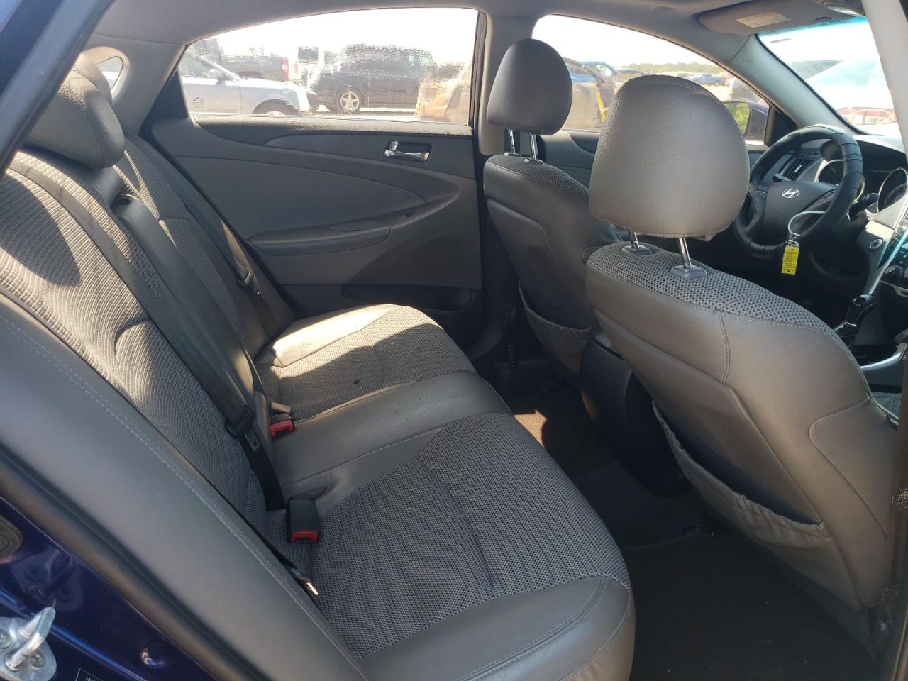 Photo 6 from auction – 2012 HYUNDAI SONATA SE with VIN 5NPEC4AC1CH371401