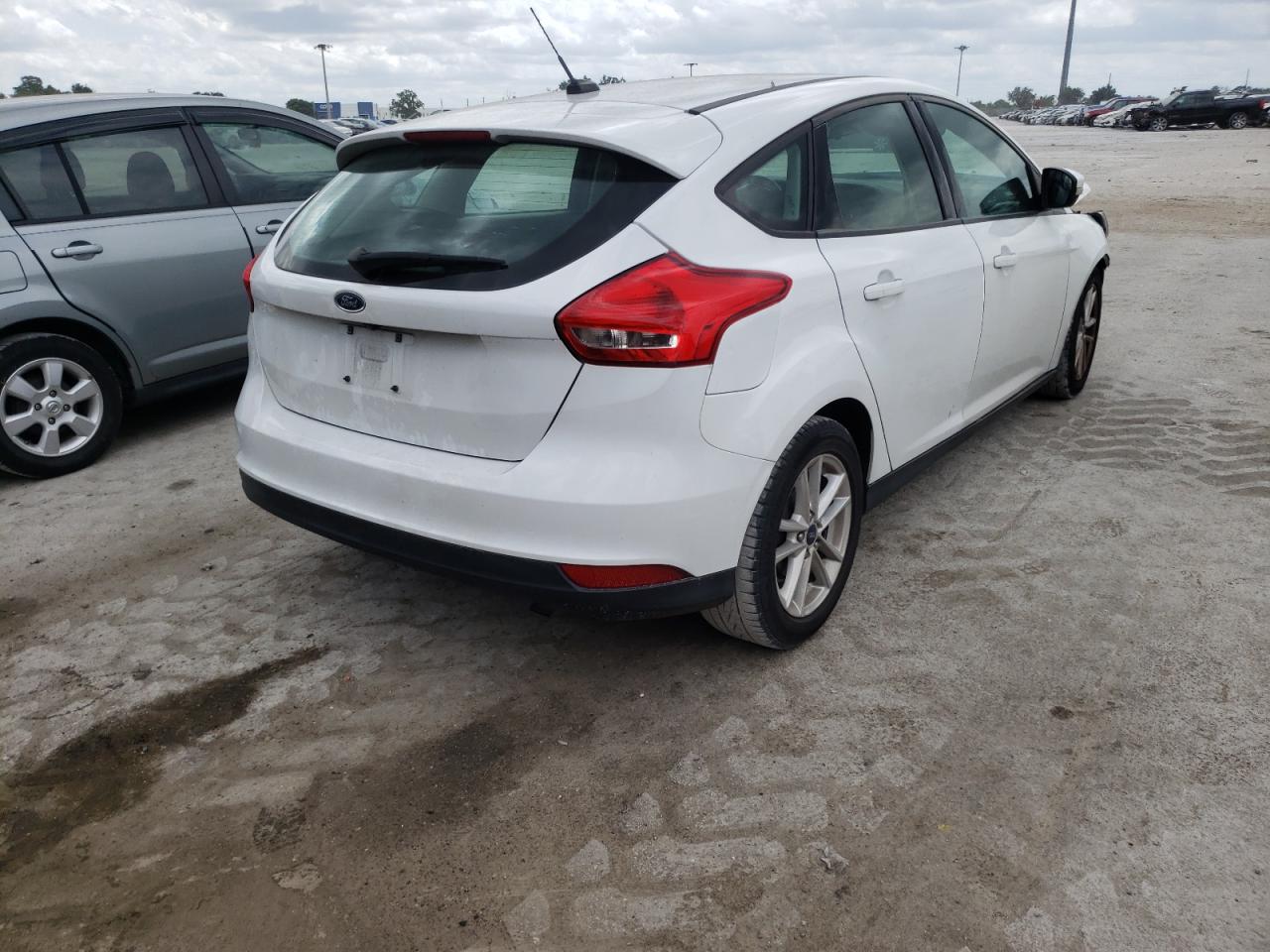 Photo 4 from auction – 2016 FORD FOCUS SE with VIN 1FADP3K24GL385686