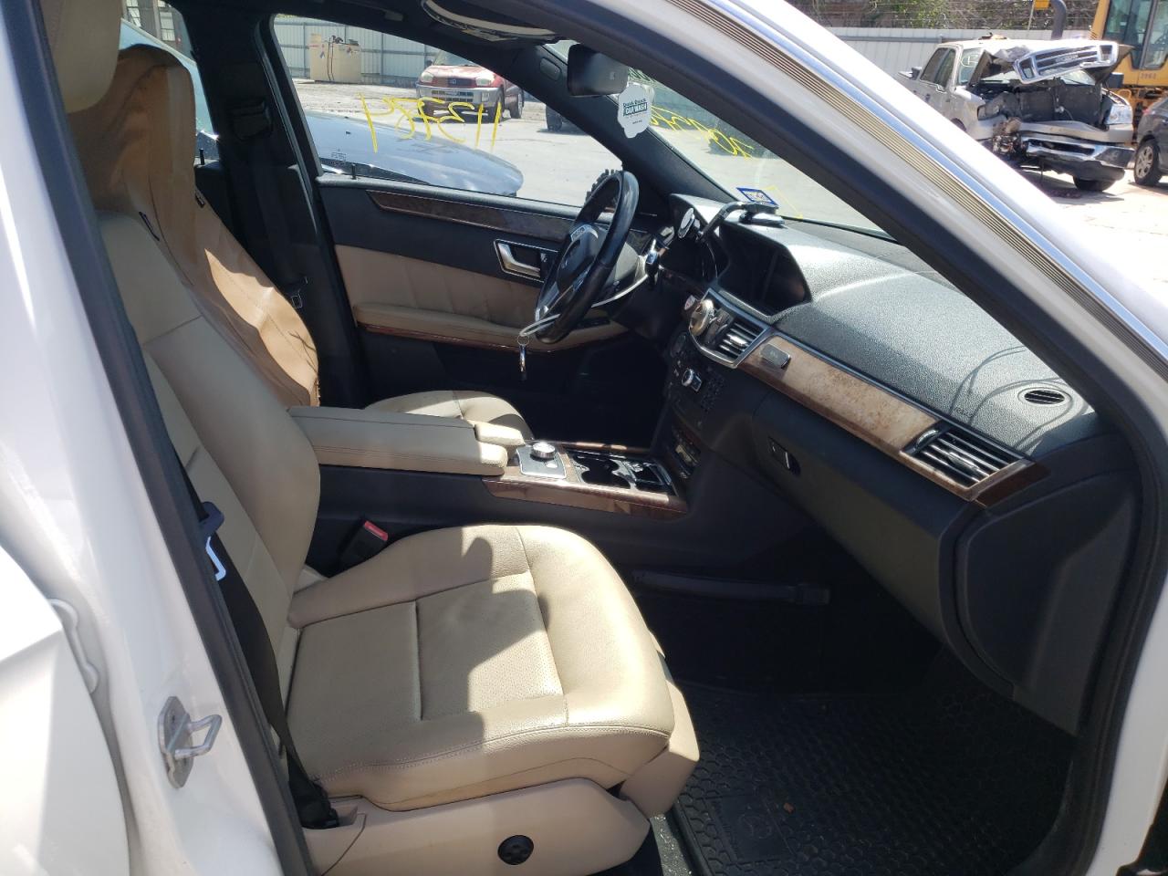 Photo 19 from auction – 2013 MERCEDES-BENZ E 350 with VIN WDDHF5KB2DA709578