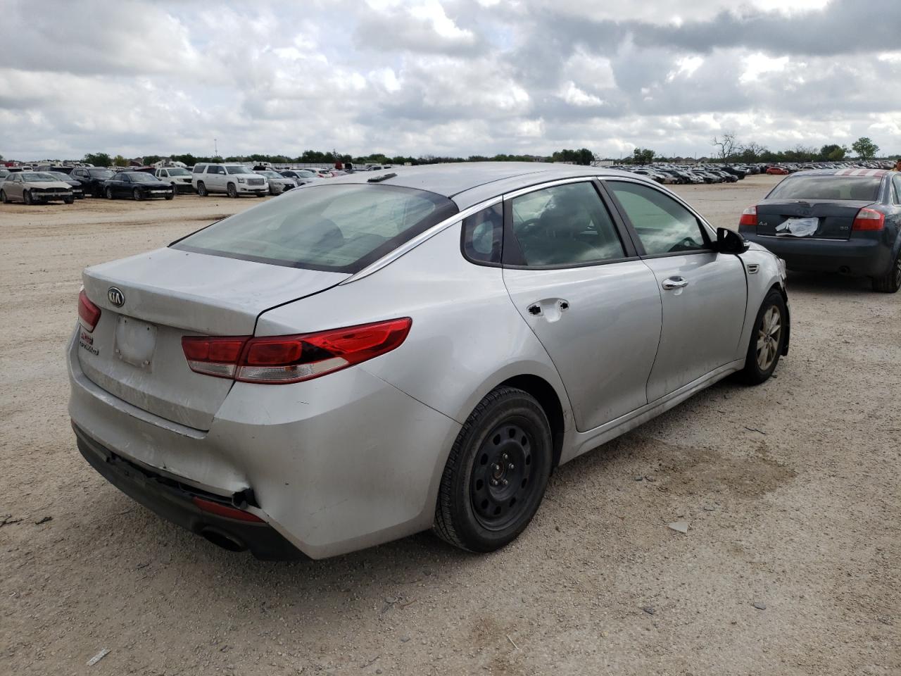 Photo 4 from auction – 2016 KIA OPTIMA LX with VIN 5XXGT4L3XGG024155