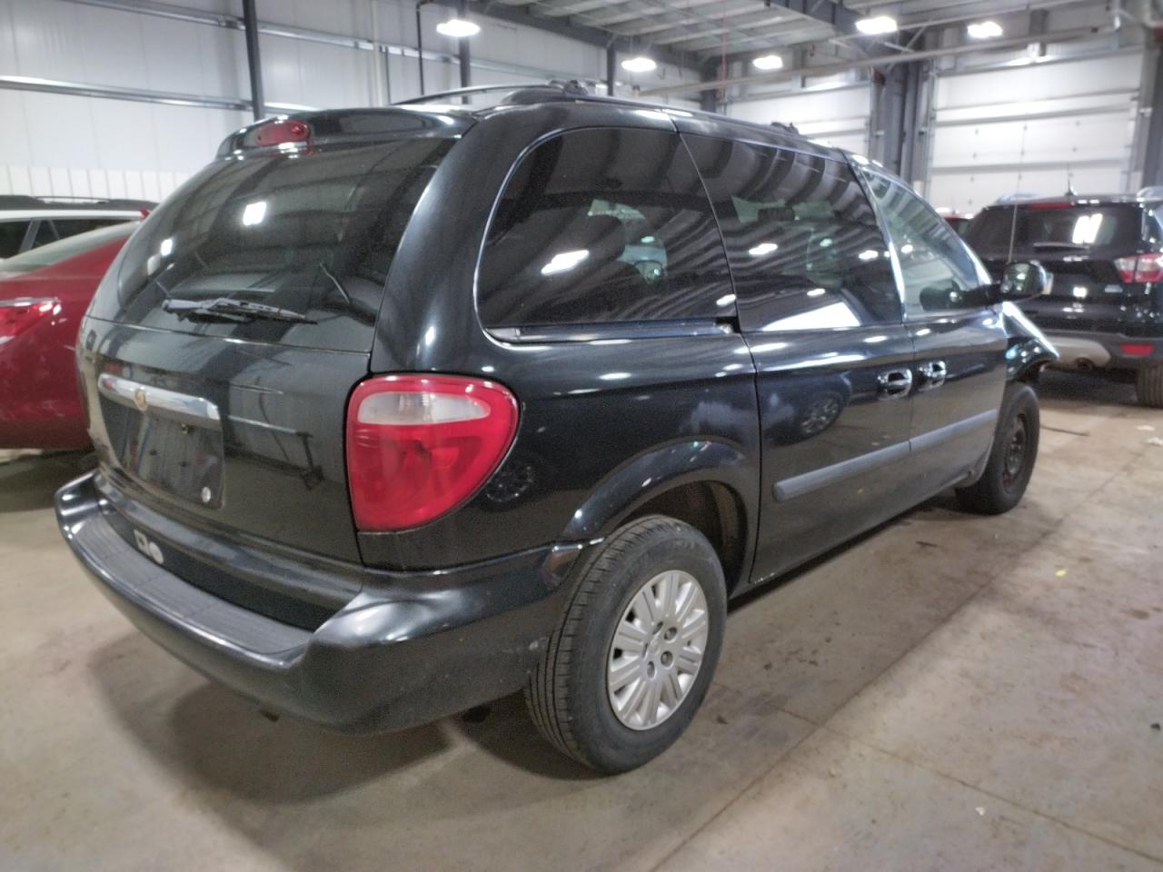 Photo 4 from auction – 2006 CHRYSLER TOWN & COU with VIN 1A8GP45R66B586587