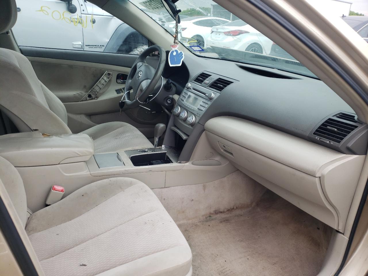 Photo 5 from auction – 2011 TOYOTA CAMRY BASE with VIN 4T1BF3EK6BU212590