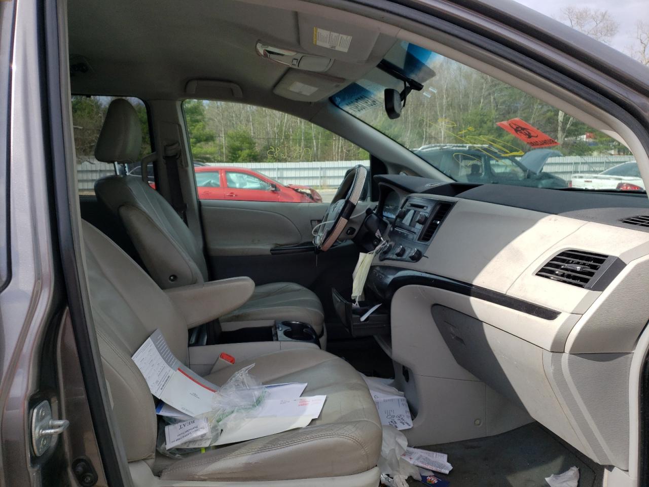 Photo 5 from auction – 2011 TOYOTA SIENNA LE with VIN 5TDKK3DC9BS079273