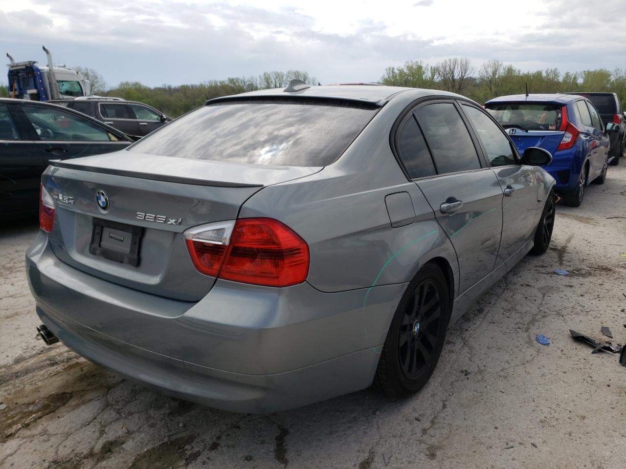 Photo 4 from auction – 2006 BMW 325 XI with VIN WBAVD13576KV11738