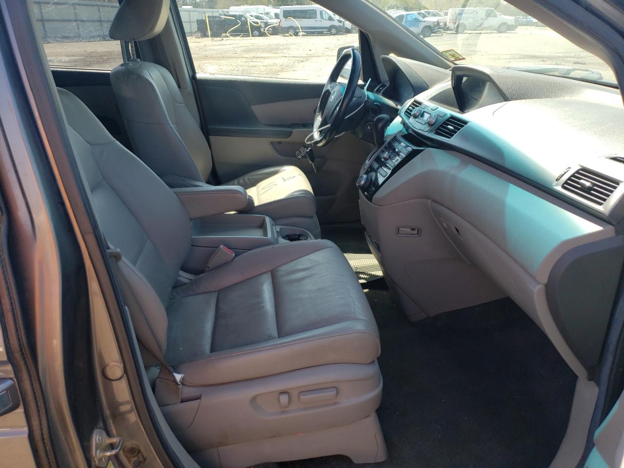 Photo 5 from auction – 2012 HONDA ODYSSEY EX with VIN 5FNRL5H61CB050559
