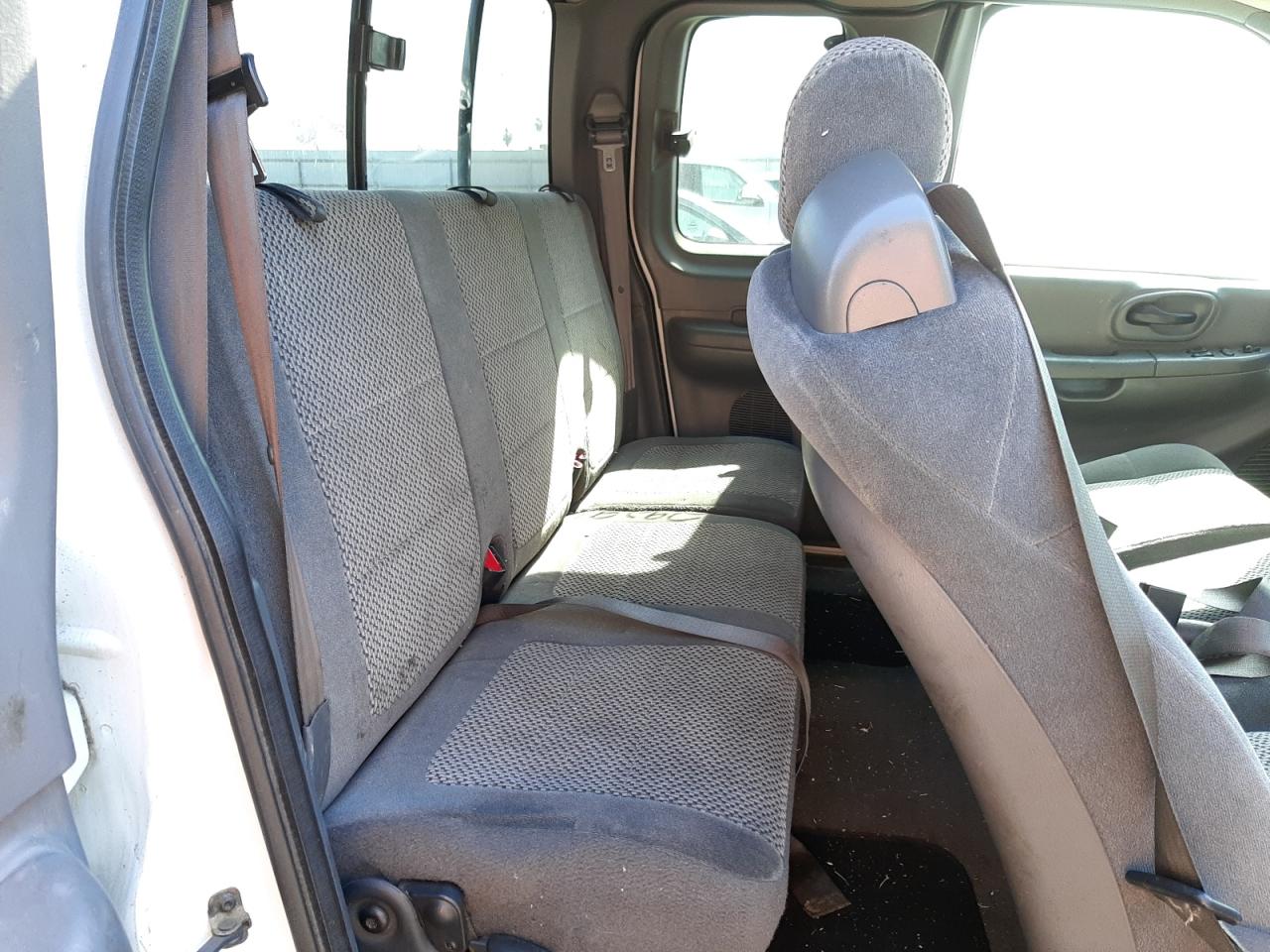 Photo 6 from auction – 2001 FORD F150 with VIN 1FTRX17L41NB08828