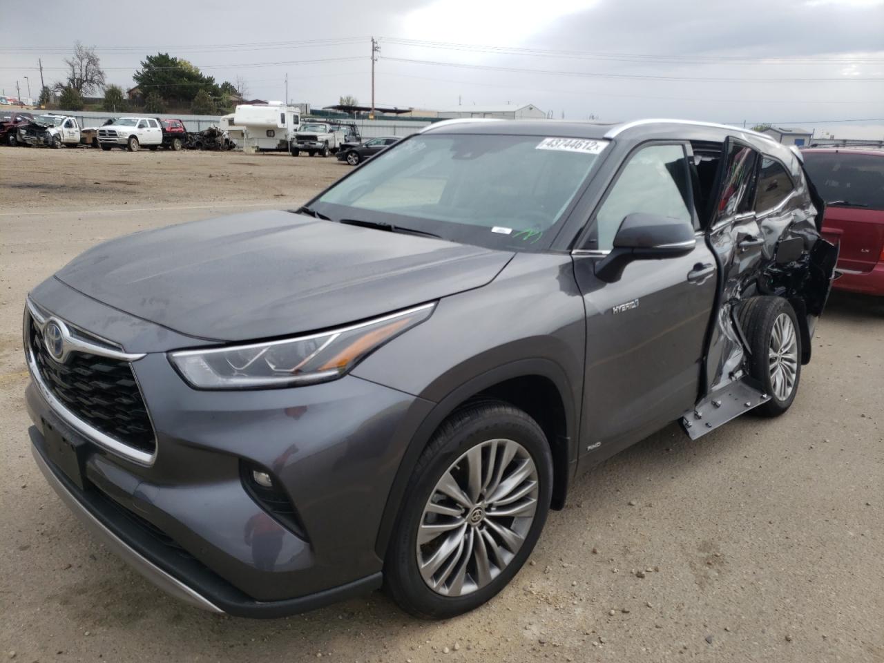 Photo 2 from auction – 2021 TOYOTA HIGHLANDER with VIN 5TDEBRCH3MS060301