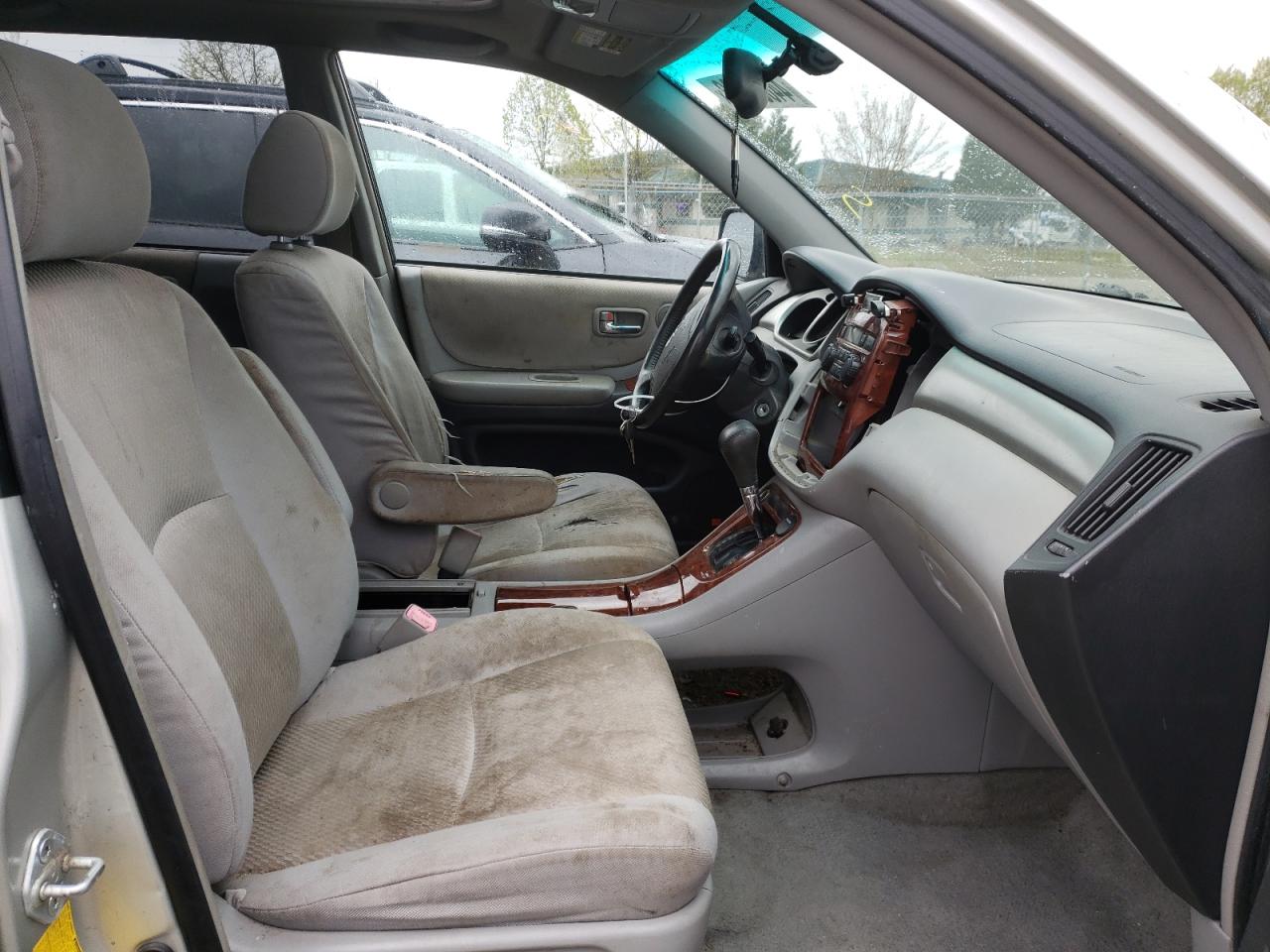Photo 5 from auction – 2004 TOYOTA HIGHLANDER with VIN JTEEP21A040013756