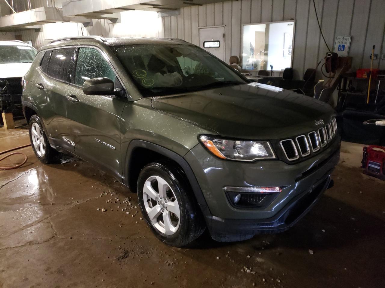 JEEP COMPASS LA 2019 with VIN 3C4NJDBB8KT637992 - Photo from auction