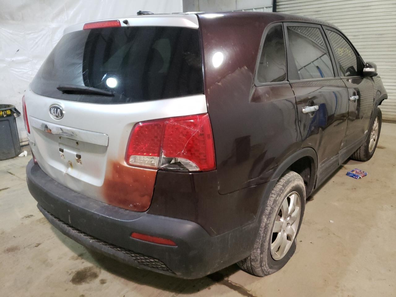 Photo 4 from auction – 2011 KIA SORENTO BA with VIN 5XYKTCA13BG006221