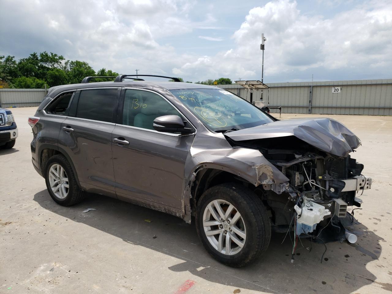 Photo 9 from auction – 2014 TOYOTA HIGHLANDER with VIN 5TDZKRFH3ES015941
