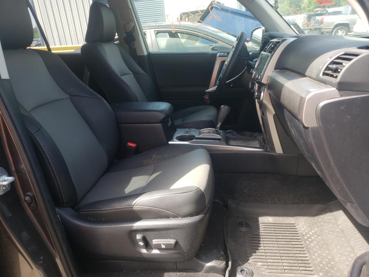 Photo 5 from auction – 2020 TOYOTA 4RUNNER SR with VIN JTEZU5JR9L5217930
