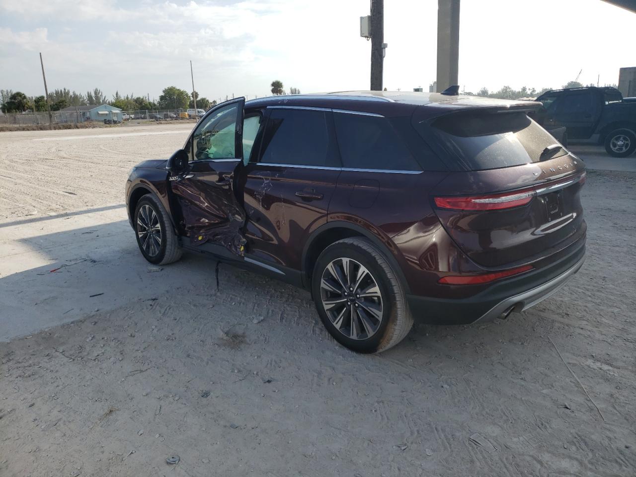 Photo 3 from auction – 2021 LINCOLN CORSAIR RE with VIN 5LMCJ2C91MUL04817