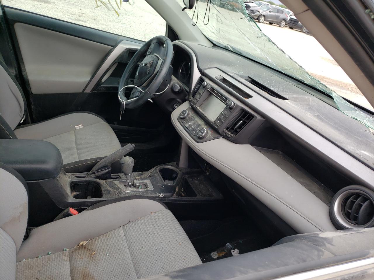 Photo 5 from auction – 2016 TOYOTA RAV4 XLE with VIN 2T3WFREV3GW239856