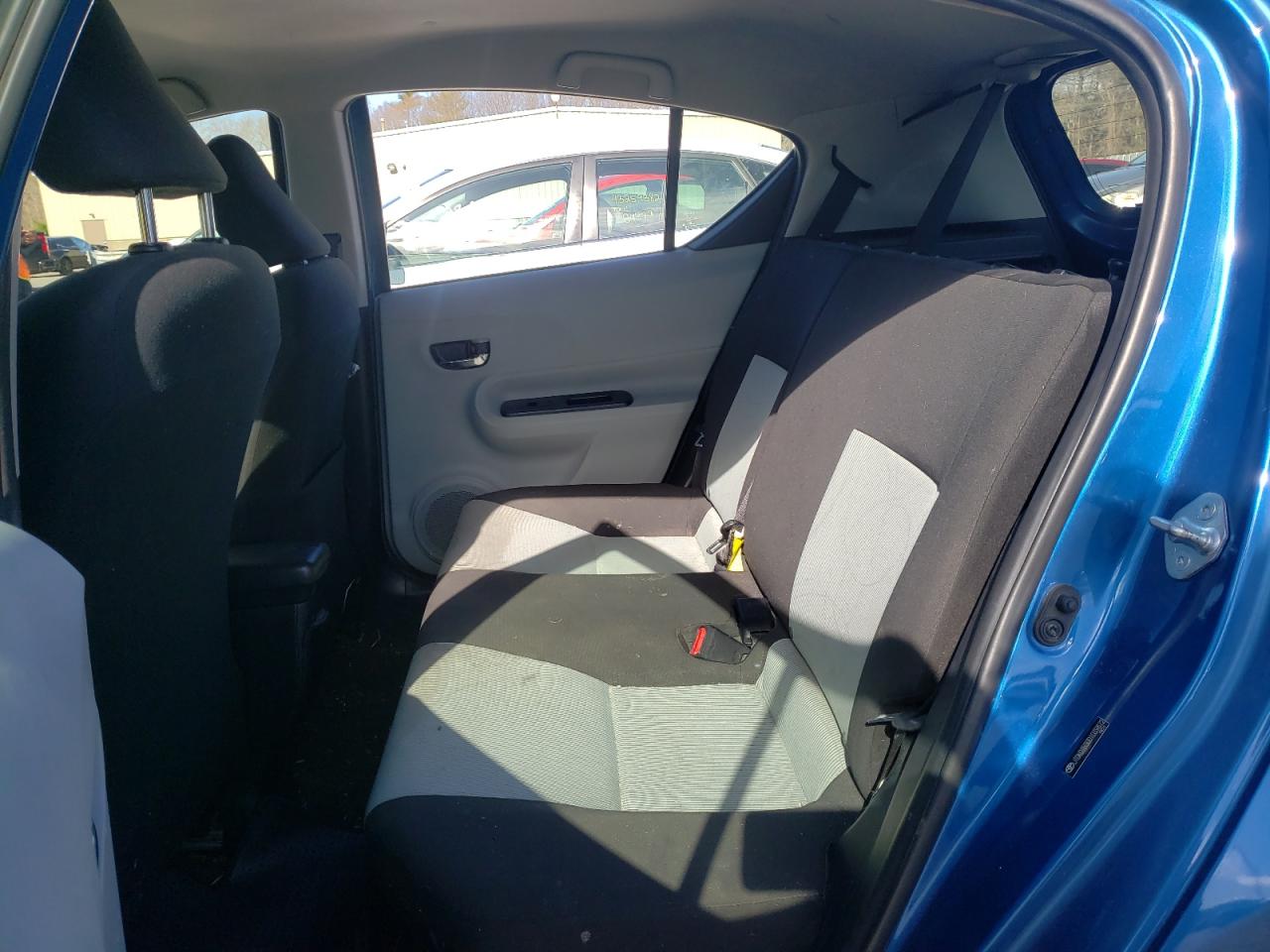 Photo 6 from auction – 2013 TOYOTA PRIUS C with VIN JTDKDTB30D1039872