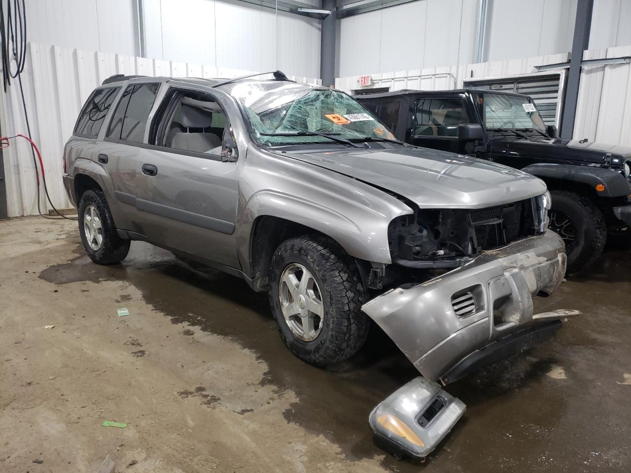 CHEVROLET TRAILBLAZE 2005 with VIN 1GNDT13S952349804 - Photo from auction