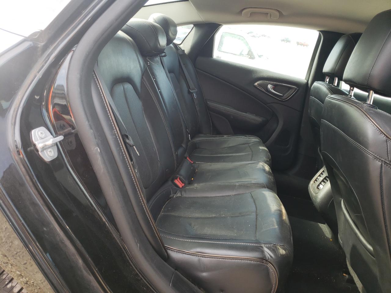 Photo 6 from auction – 2015 CHRYSLER 200 C with VIN 1C3CCCCG6FN565447