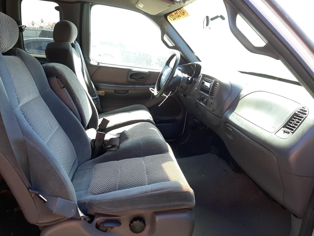 Photo 5 from auction – 2001 FORD F150 with VIN 1FTRX17L41NB08828