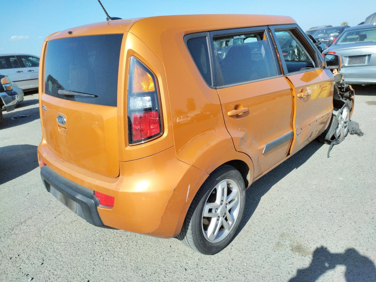 Снимка 4 от търг – 2011 KIA SOUL + с VIN KNDJT2A23B7311228