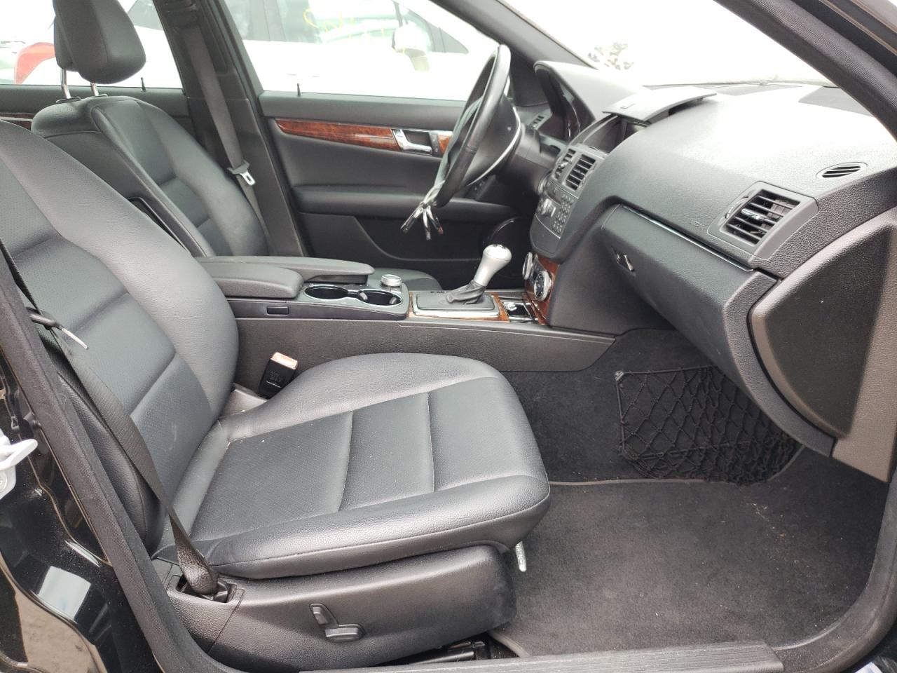 Photo 5 from auction – 2011 MERCEDES-BENZ C 300 with VIN WDDGF5EB8BA518302