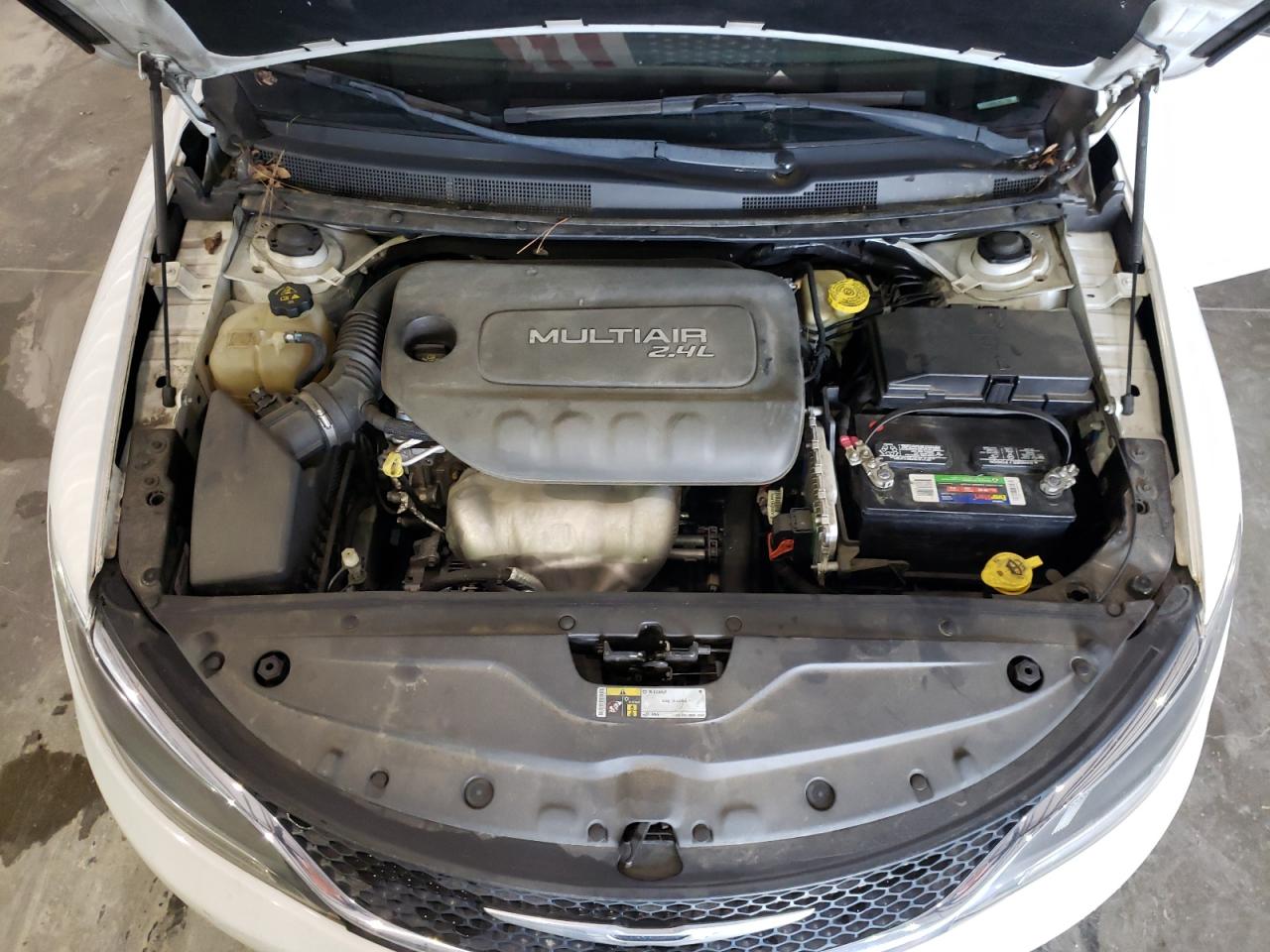 Photo 7 from auction – 2015 CHRYSLER 200 LIMITE with VIN 1C3CCCAB4FN577362