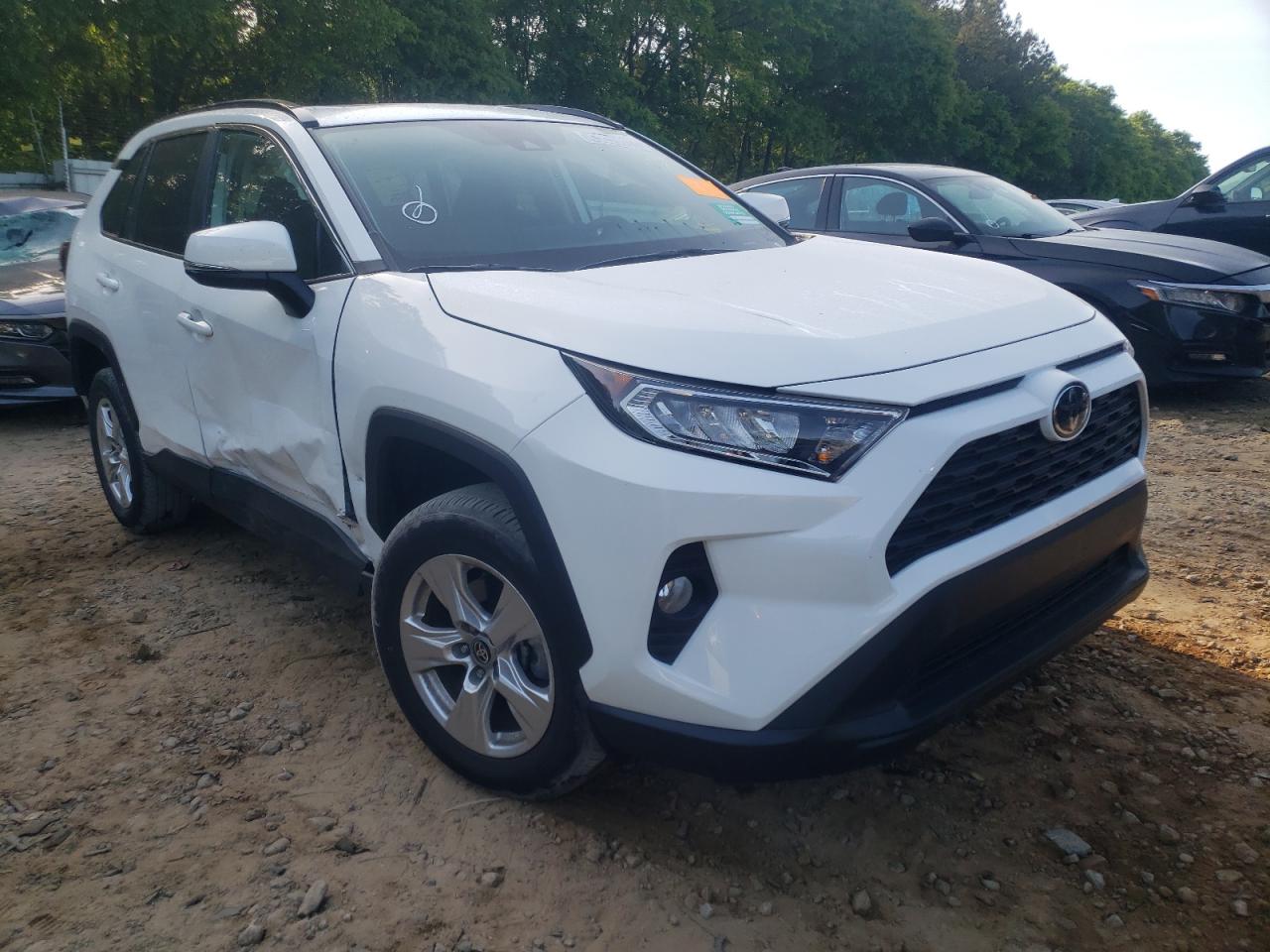 TOYOTA RAV4 XLE 2021 with VIN 2T3W1RFV7MC165920 - Photo from auction