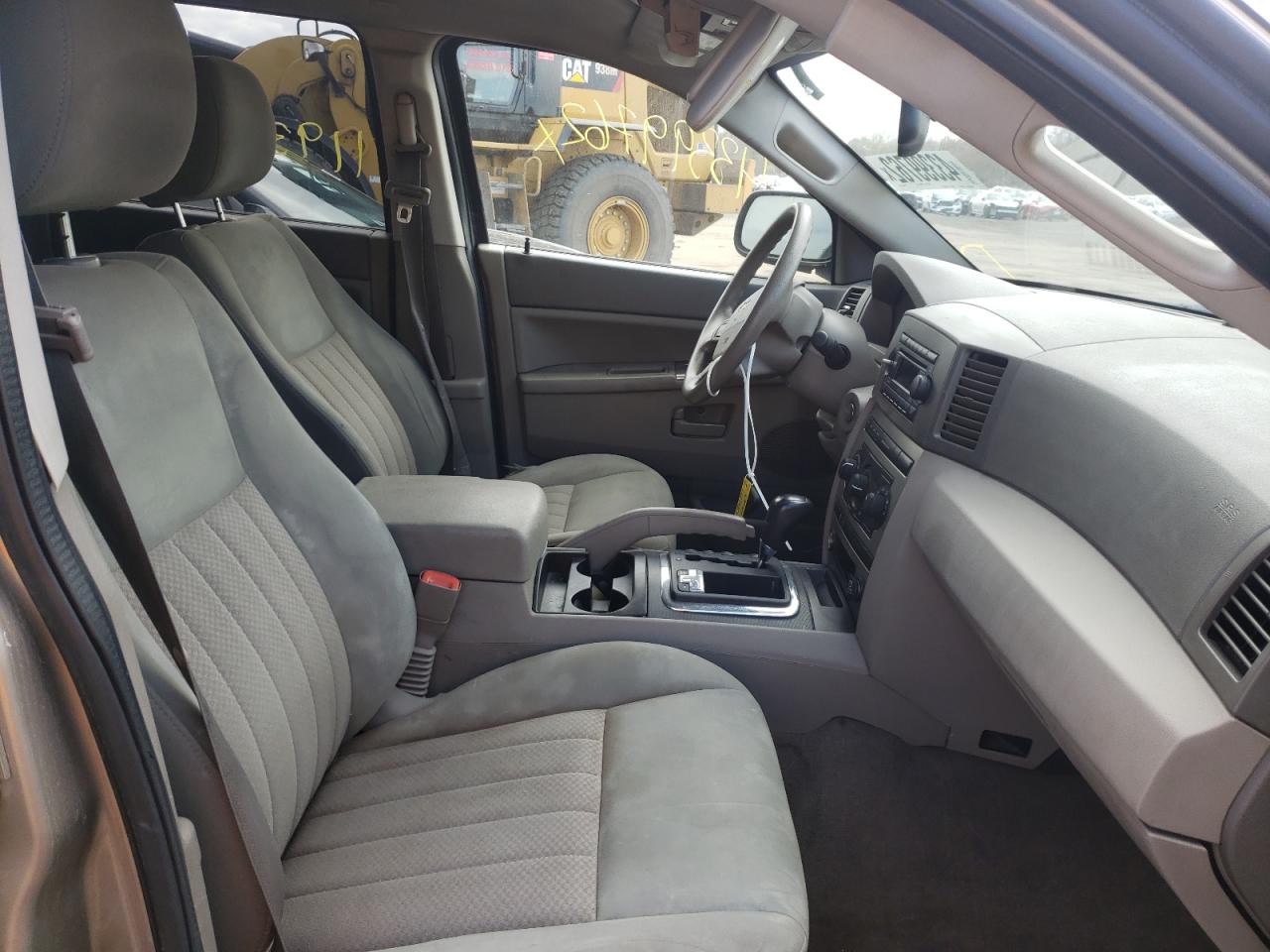 Photo 5 from auction – 2005 JEEP GRAND CHER with VIN 1J8HR48N85C593315