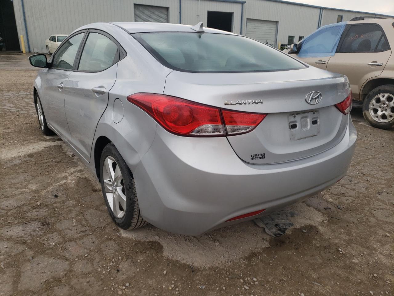Photo 3 from auction – 2012 HYUNDAI ELANTRA GL with VIN 5NPDH4AE1CH150251