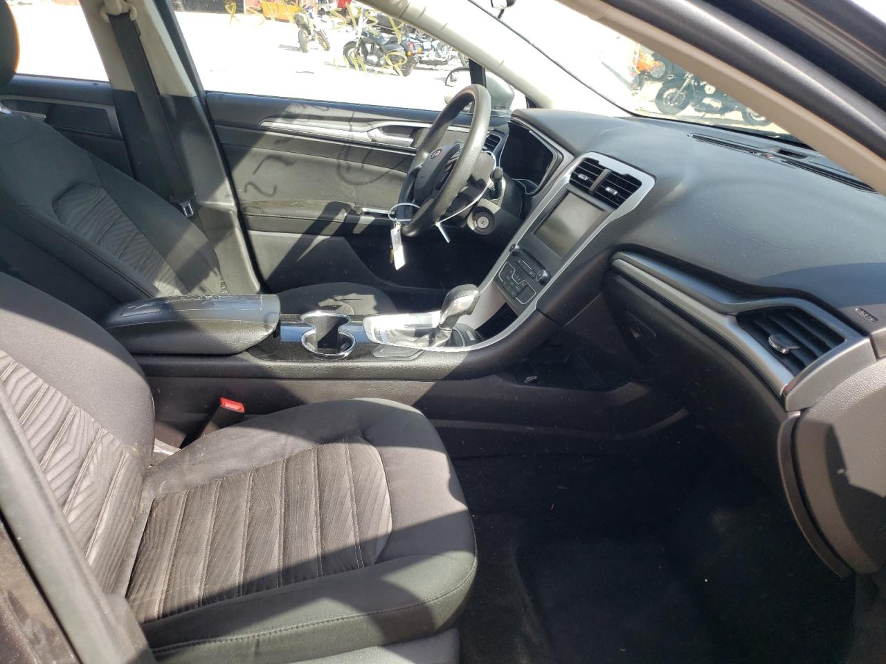 Photo 5 from auction – 2016 FORD FUSION SE with VIN 3FA6P0H72GR189516