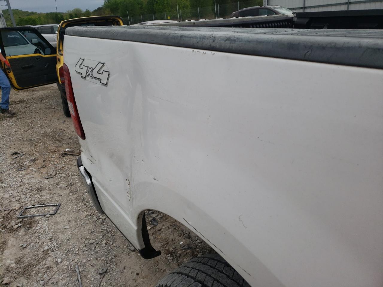 Photo 9 from auction – 2004 FORD F150 with VIN 1FTPX14524NB32286