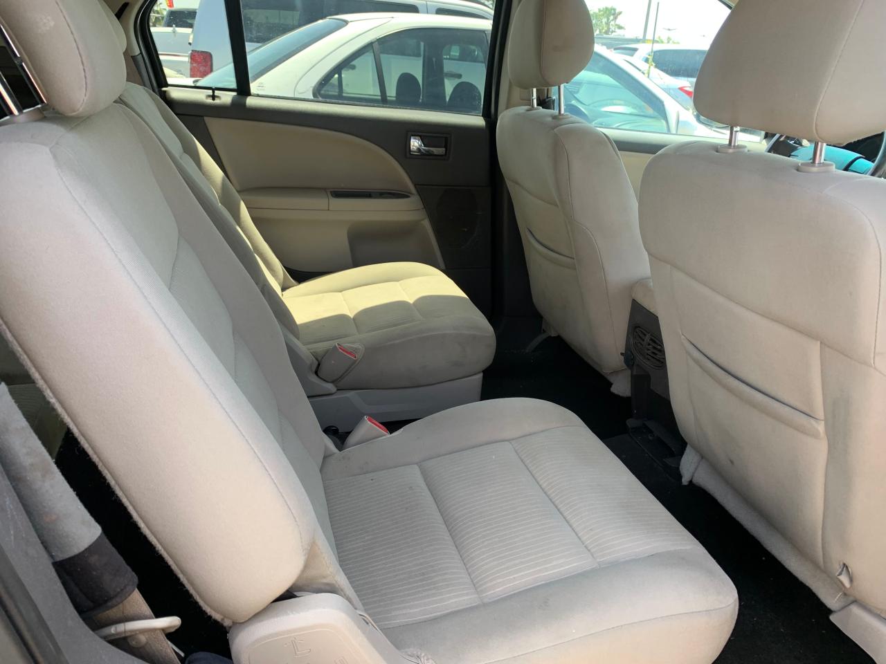 Photo 6 from auction – 2008 FORD TAURUS X S with VIN 1FMDK02W08GA09907