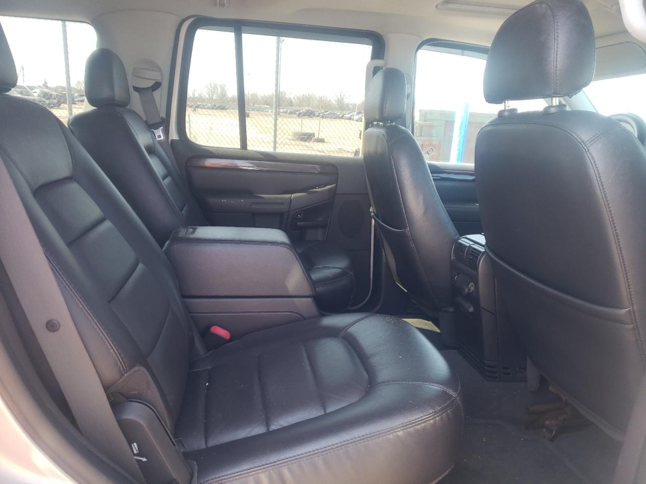 Photo 6 from auction – 2004 FORD EXPLORER L with VIN 1FMZU75K64UB41471
