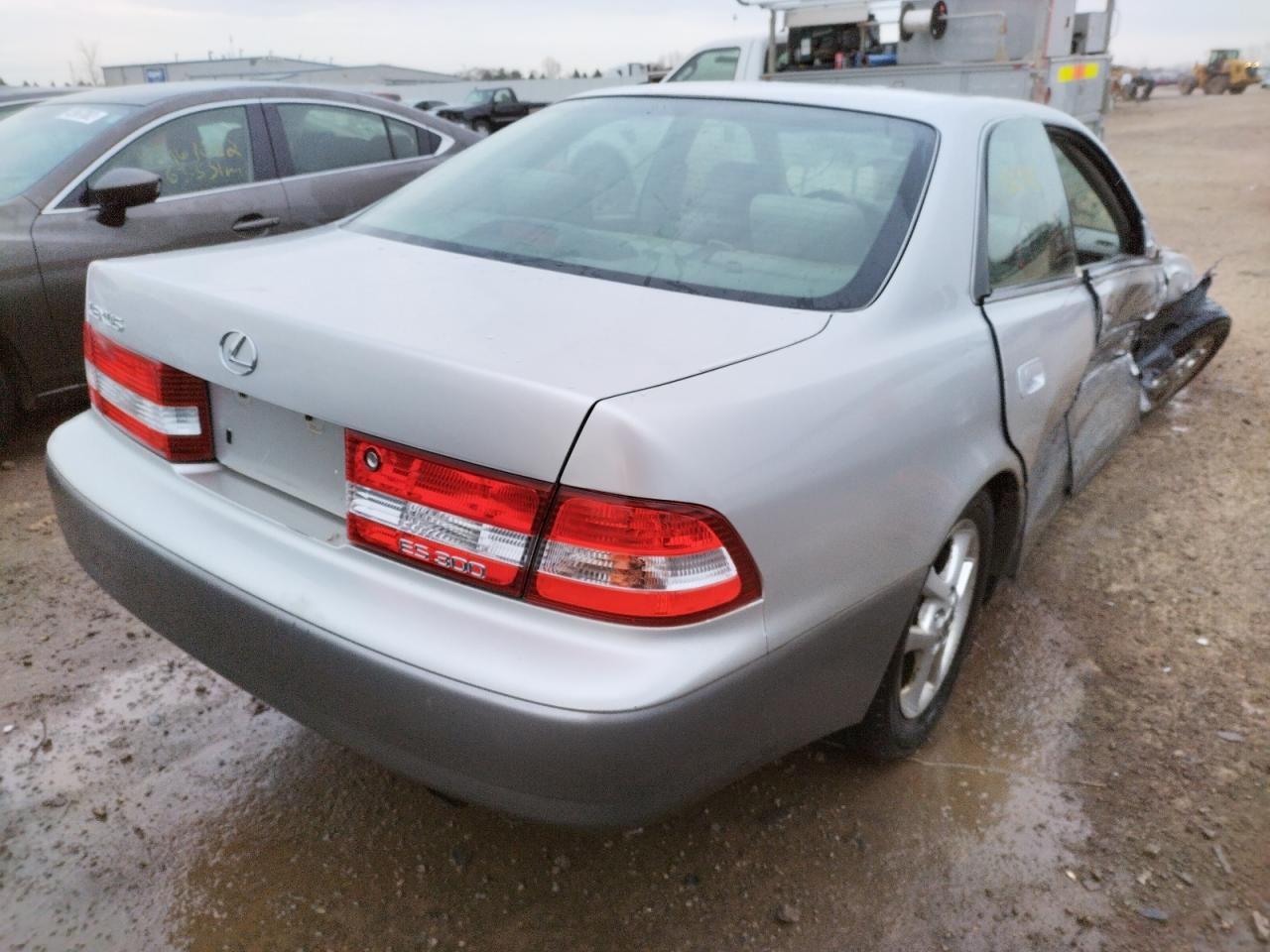 Photo 4 from auction – 2001 LEXUS ES 300 with VIN JT8BF28G315106501
