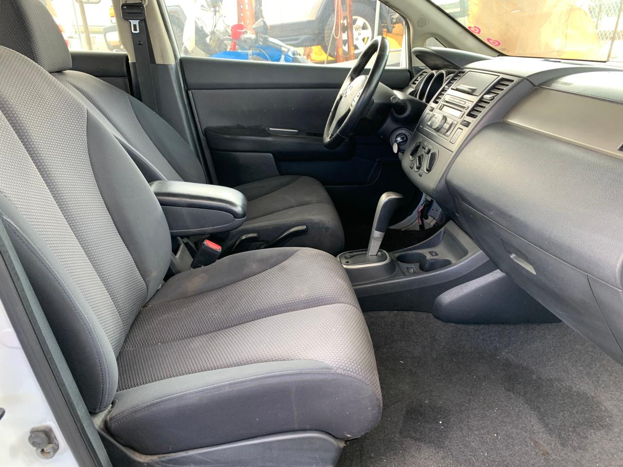 Photo 5 from auction – 2008 NISSAN VERSA S with VIN 3N1BC13E98L447294