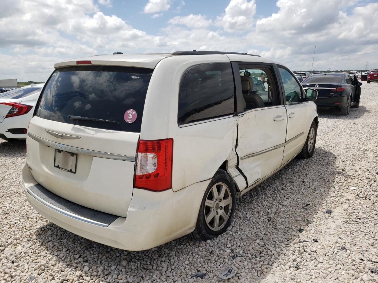 Photo 4 from auction – 2013 CHRYSLER TOWN & COU with VIN 2C4RC1BG6DR518866