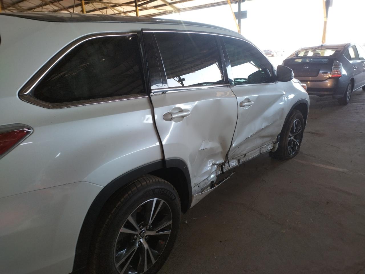 Photo 9 from auction – 2016 TOYOTA HIGHLANDER with VIN 5TDKKRFH3GS179906