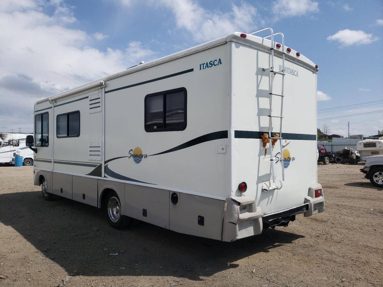 Photo 3 from auction – 2002 WORKHORSE CUSTOM CHASSIS MOTORHOME with VIN 5B4KP57G923348505