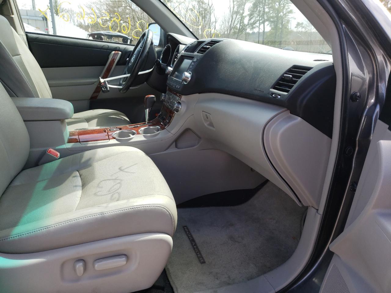 Photo 5 from auction – 2011 TOYOTA HIGHLANDER with VIN 5TDDK3EHXBS084503
