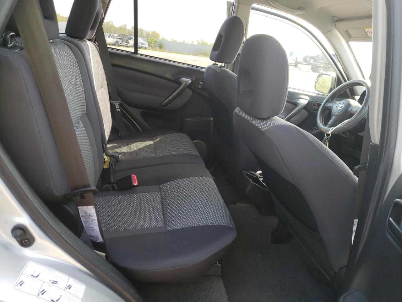 Photo 6 from auction – 2005 TOYOTA RAV4 with VIN JTEGD20V850089667